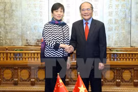 国会主席阮生雄​​与中国人民对外友好协会会长李小林