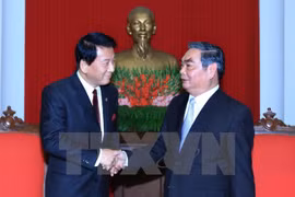 越共中央书记处常务书记黎鸿英会见了日越友谊特别大使兼越日友谊特别大使杉良太郎（图片来源：越通社）