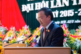 兴安省省委书记杜进士在大会上致闭幕词。