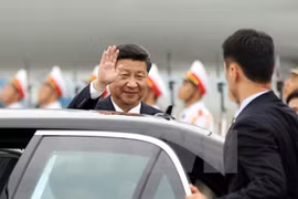 中共中央总书记、国家主席习近平和夫人已抵达越南内排国际机场。