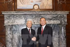 越共中央总书记阮富仲会见日本参议院议长山崎正昭