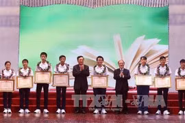 越南国会主席阮生雄出席2015年优秀学生表彰大会 （图片来源：越通社）