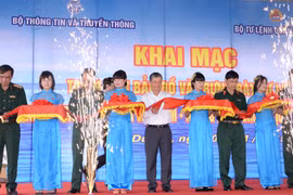 开展剪彩仪式（图片来源：baobinhduong.vn）