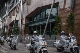 马来西亚警方为保护第27届东盟峰会的安全进行演习（图片来源：法国新闻社/越通社）
