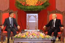 越共中央总书记阮富仲会见老挝新任驻越南大使 （图片来源：越通社）