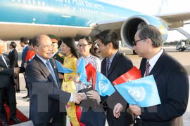 越南国会主席阮生雄抵达约翰·菲茨杰拉德·肯尼迪国际机场 （图片来源：越通社）