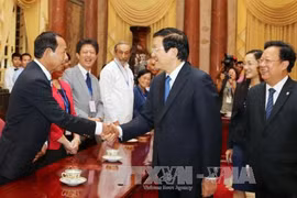 越南国家主席张晋创会见参加第七届亚太地区声援古巴大会代表团。