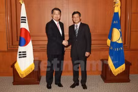 越南国家财政监督委员会主任武曰玩与韩国金融监管服务机构主任Zhin Woong Seob