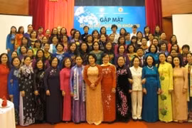 女性国会代表合影留念