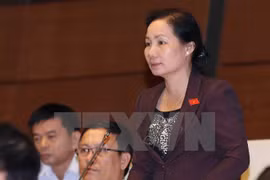 越南平顺省国会代表阮氏福在会上发表讲话（图片来源：越通社）
