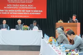 阮青山硕士在“越南70年人权成就”科学研讨会上发表讲话