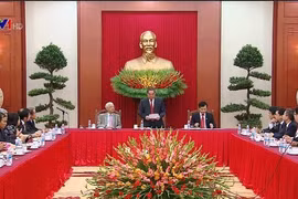 黎鸿英同志在会见中发表讲话。（图片来源：vtv.vn）