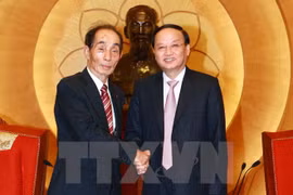 越日友好议员小组主席苏辉锐（右）与日本参议员副议长舆石东 