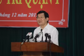 越南国家主席张晋创与胡志明市第一郡选民交流接触
