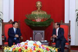 越共中央政治局委员范光毅会见甘肃省省委书记王三运​(图片来源：越通社）