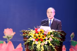 国会主席阮生雄在集会上发表讲话（图片来源：越通社）
