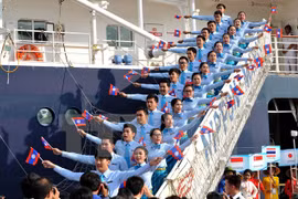 东南亚与日本青年船代表团（图片来源：越通社）