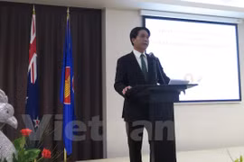 越南驻新西兰大使阮越勇在招待会上发表讲话（图片来源：越通社）