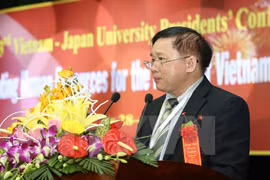 越南教育培训部副部长裴文加在会上发表讲话（图片来源：越通社）