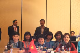 出席第36届东盟议会联盟女议员会议的越南代表团。