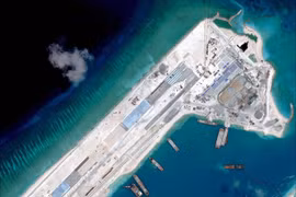 中国在东海违法建设的工程