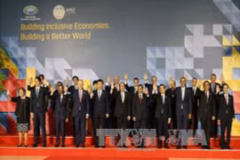 出席亚太经合组织(APEC)第二十三次领导人非正式会议的与会代表