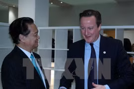 越南政府总理阮晋勇和英国首相戴维·卡梅伦（图片来源：越通社）