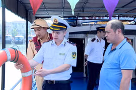 客船安全设备检查。图自《广宁报》