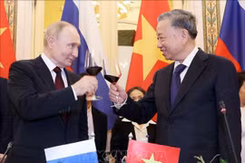 越南国家主席苏林隆重举行晚宴 招待来访的俄罗斯总统普京。图自越通社