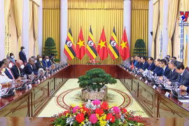 乌干达总统约韦里·卡古塔对越南进行正式访问