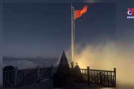 老街省番西邦峰出现霜冻现象