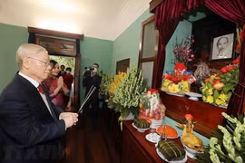 越共中央总书记阮富仲上香缅怀胡志明主席