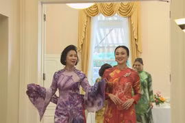越南妇女节：向美国和国际友人推介越南奥黛精华 