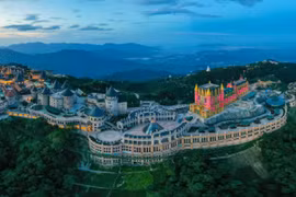 组图：登上巴拿山感受云雾缭绕的仙境