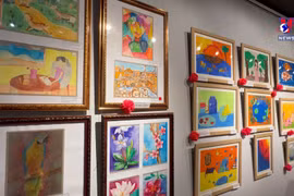 “儿童绘画”展：中秋送温暖