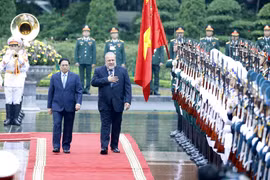 古巴共和国总理曼努埃尔•马雷罗•克鲁斯对越南进行正式友好访问