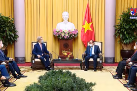 越南国家主席阮春福会见美国总统气候变化事务特使约翰·克里
