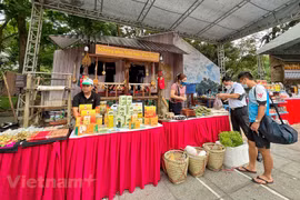 组图：越北地区六省土特产展销会在首都河内举行