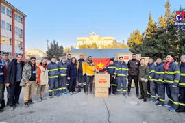​ 越南国际救援队向土耳其捐赠2吨医疗物资