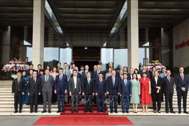 与会代表合影。图自越通社