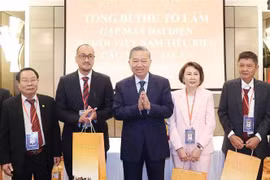越共中央总书记苏林会见东盟国家越侨代表。图自越通社