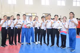 越南代表团合影。图自越通社