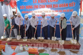 芹苴市为贫困户修建200套房屋