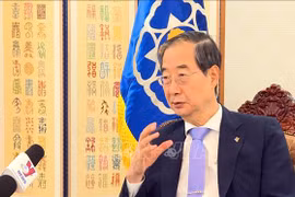 韩国总理韩德洙接受越通社记者的采访。图自越通社