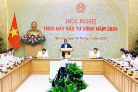 政府总理范明政主持召开全国推动公共投资视频会议。图自越通社