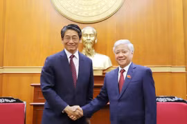 越南祖国阵线中央委员会主席杜文战会见了日本新任驻越大使Ito Naoki。图自越通社