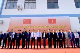 越中边境两条通道临时开放客运功能。图自互联网