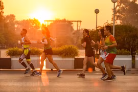 组图：一万名运动员报名参加2022年兴旺银行河内马拉松赛