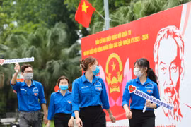 组图：胡志明共青团成立92周年：越南青年一心一意跟党走