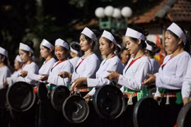 组图：注重保留和平省芒族妇女服饰的特色